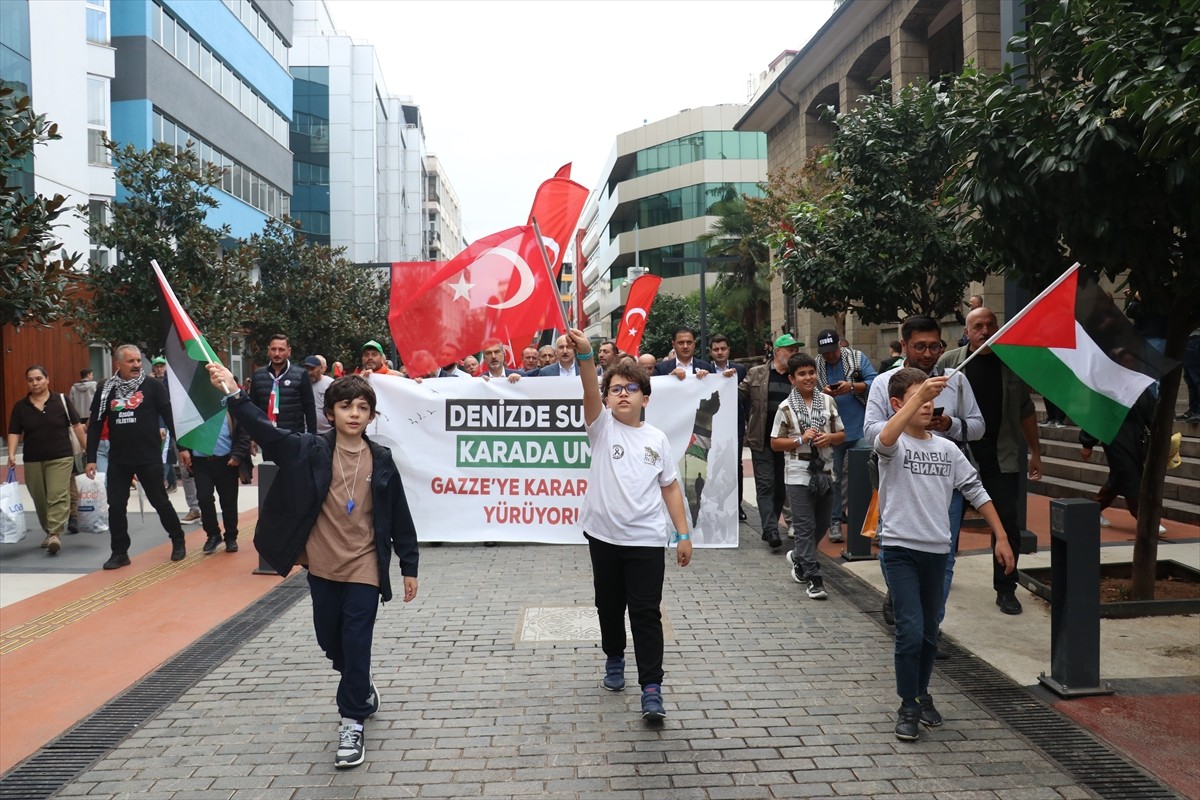 Trabzon'da İsrail ablukasını kırmak ve Gazze'ye insani yardım ulaştırmak amacıyla yola çıkan...