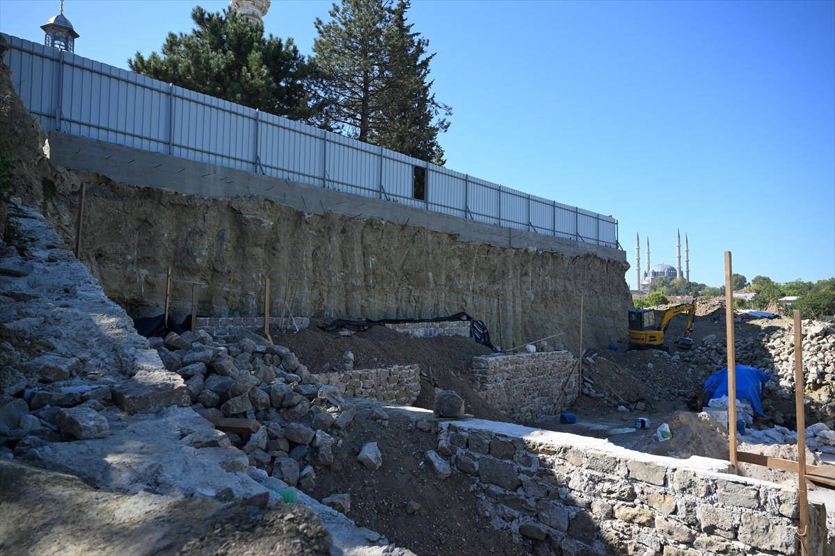 Trakya Üniversitesi Roman Dili ve Kültürü Araştırmaları Enstitüsü Öğretim Üyesi Doç. Dr. Hasan Ali...