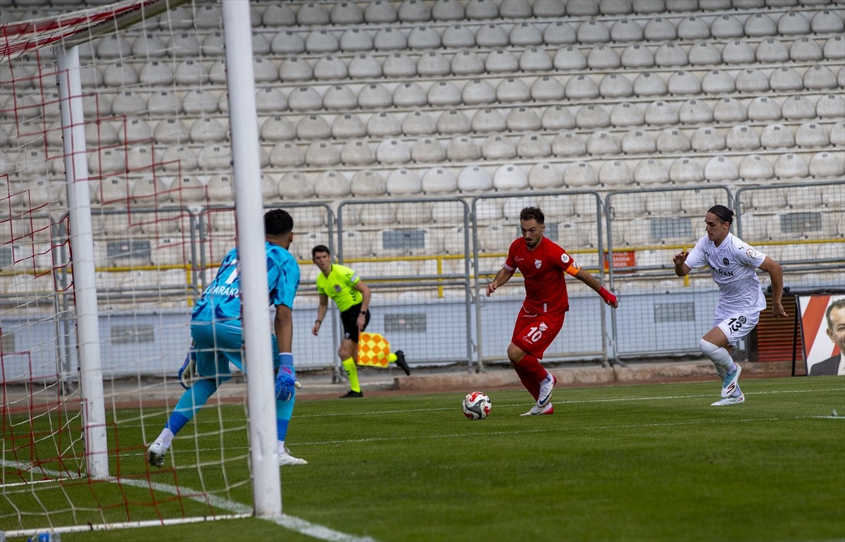 Trendyol 1. Lig'in 5. haftasında Boluspor ile Manisa FK Bolu, Atatürk Stadında karşılaştı....