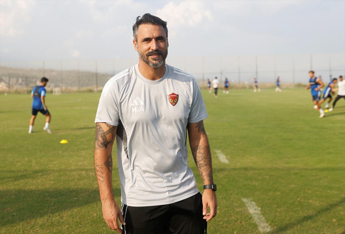 Trendyol 1. Lig ekiplerinden Atakaş Hatayspor'un teknik direktörü Hugo Almeida,  hedefleriyle...