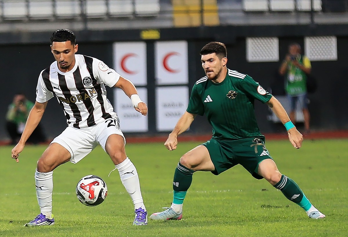 Trendyol 1. Lig’in 6. haftasında Manisa FK ile Esenler Erokspor, Manisa 19 Mayıs Stadı’nda...