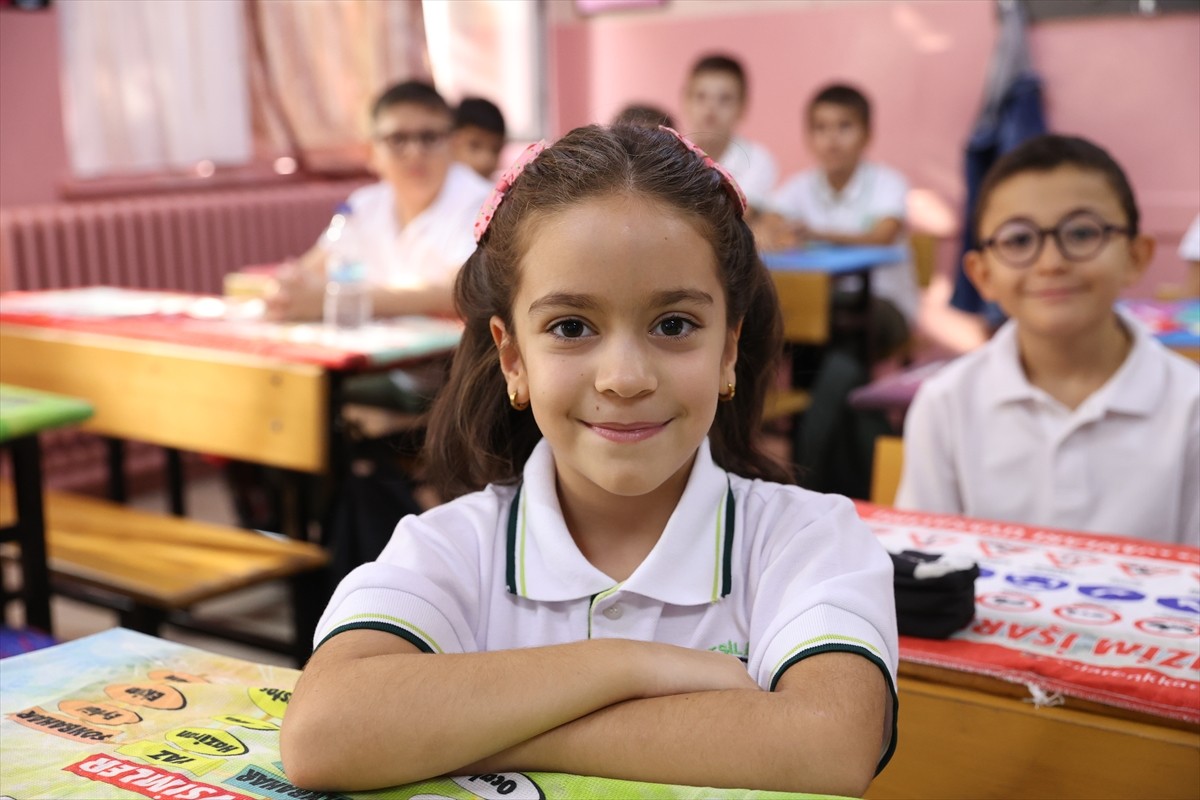 Tüm yurtta olduğu gibi Edirne'de de okullarda "İlk Dersim: Orman Yangınlarına Karşı Yeşil Vatanı...