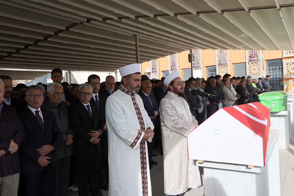 Türk edebiyatının müstesna isimlerinden biri olarak tanınan şair, yazar ve hukukçu Yavuz Bülent...