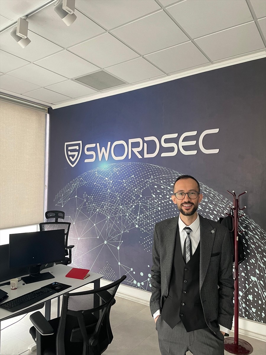 Türk güvenlik araştırmacısı, Tesla araç sahiplerinin kullandığı açık kaynaklı TeslaMate...