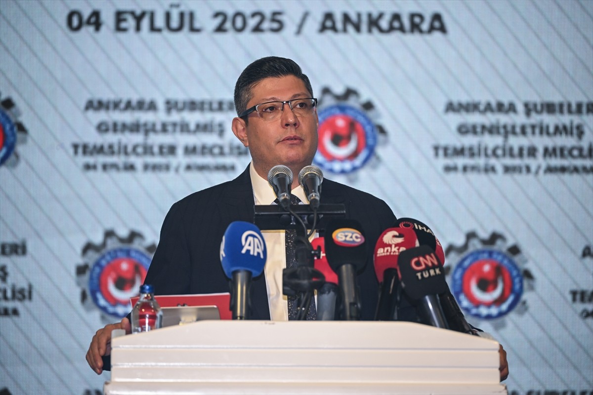 Türk Metal Sendikası Genel Başkanı Uysal Altundağ, Türk Metal Sendikasının bir otelde düzenlenen...