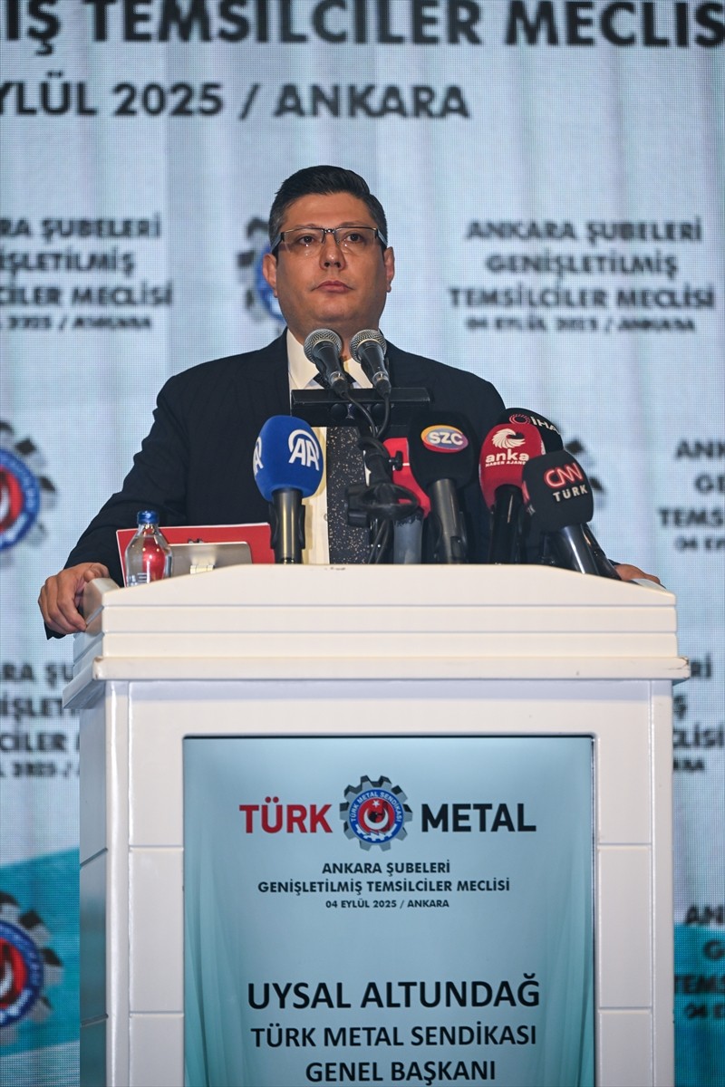Türk Metal Sendikası Genel Başkanı Uysal Altundağ, Türk Metal Sendikasının bir otelde düzenlenen...