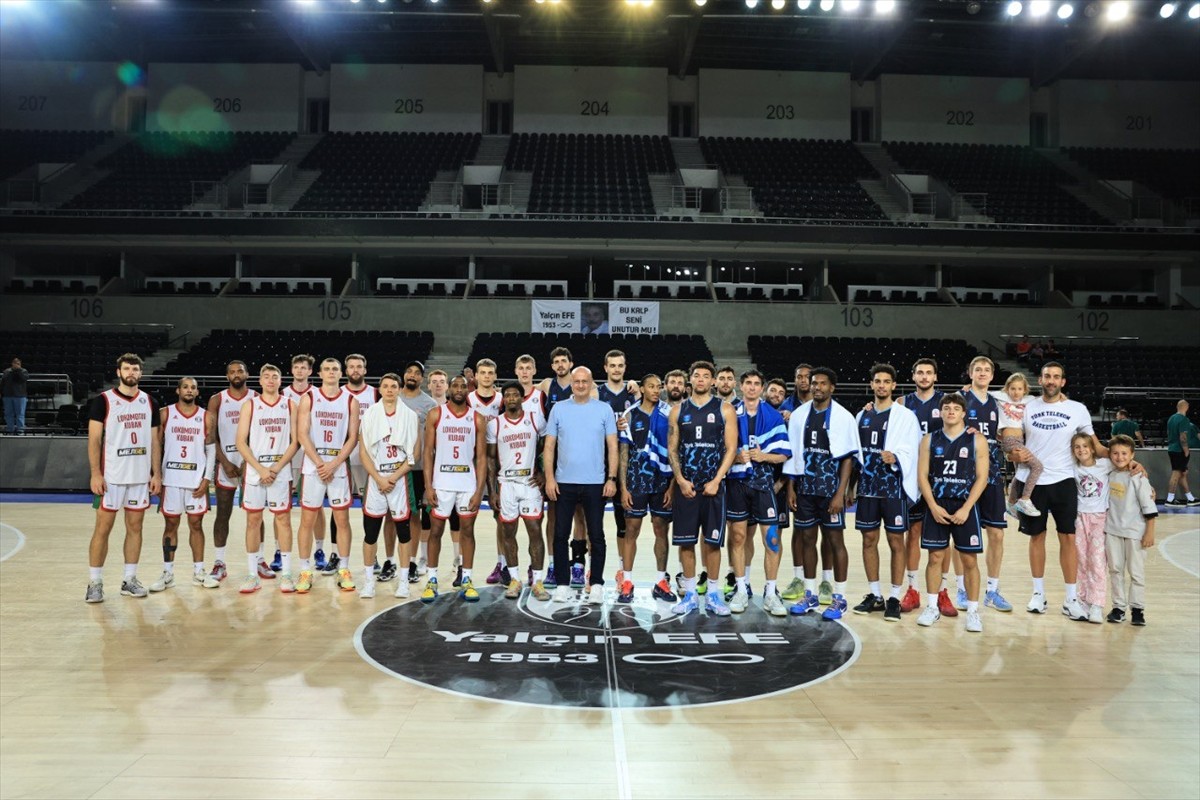 Türk Telekom Erkek Basketbol Takımı, Ankara'da düzenlenen Yalçın Efe Turnuvası'nın final...