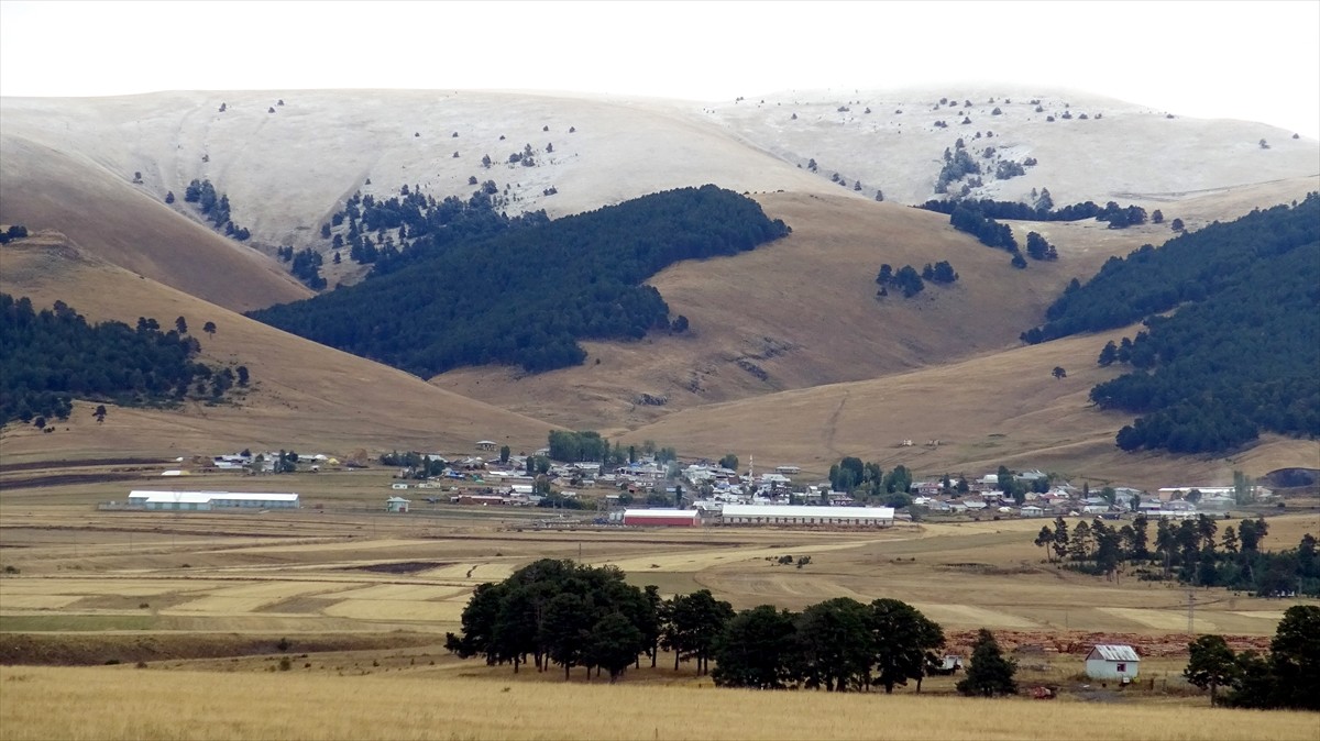 Türkiye'nin önemli kış turizmi merkezleri arasında yer alan Kars'ın Sarıkamış ilçesindeki kayak...