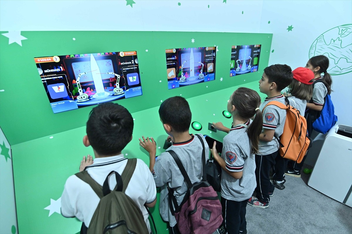 Türkiye'nin roket ve füze üretim merkezi Roketsan, dünyanın en büyük havacılık, uzay ve teknoloji...