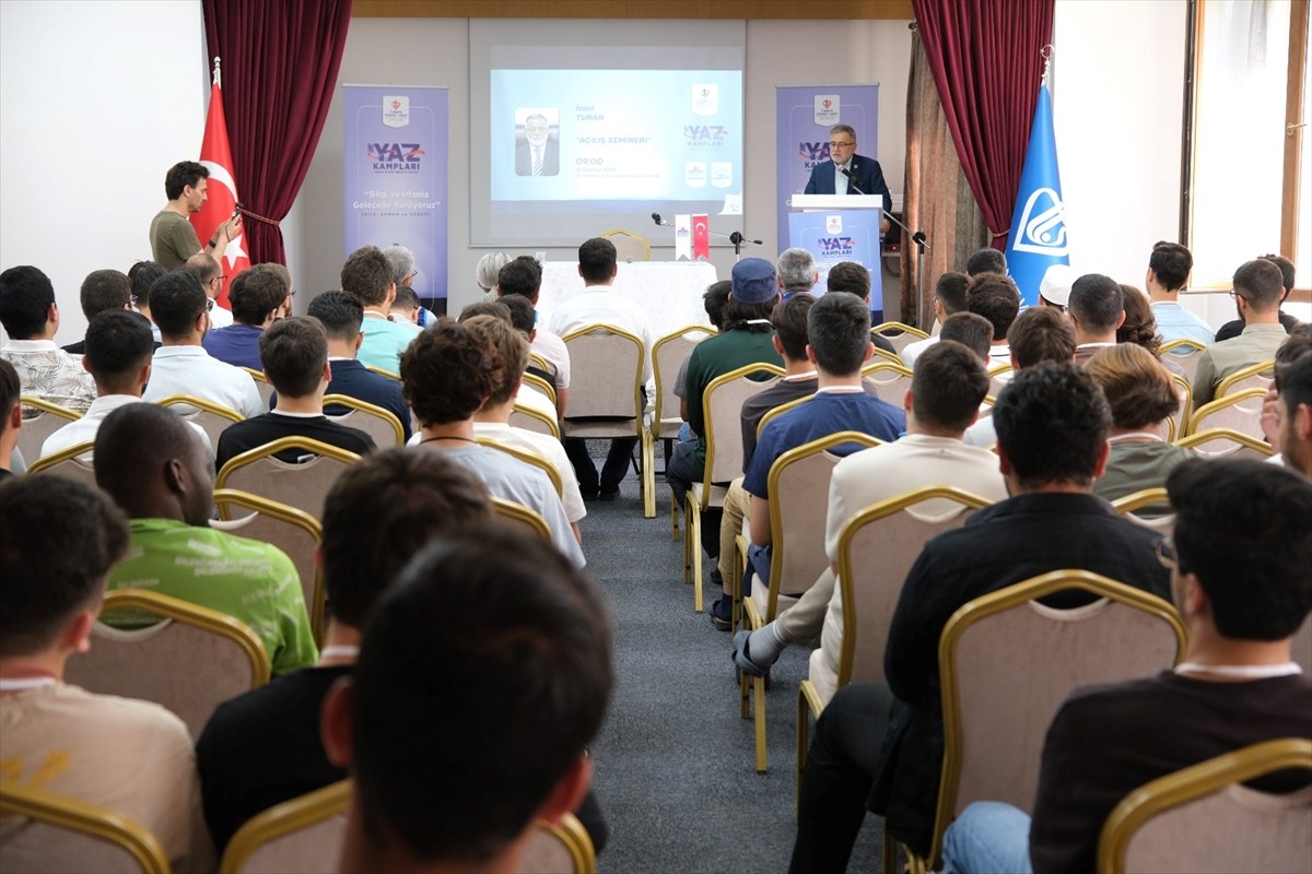 Türkiye Diyanet Vakfı (TDV) tarafından, burs desteği sağladığı öğrencilere yönelik düzenlediği Yaz...