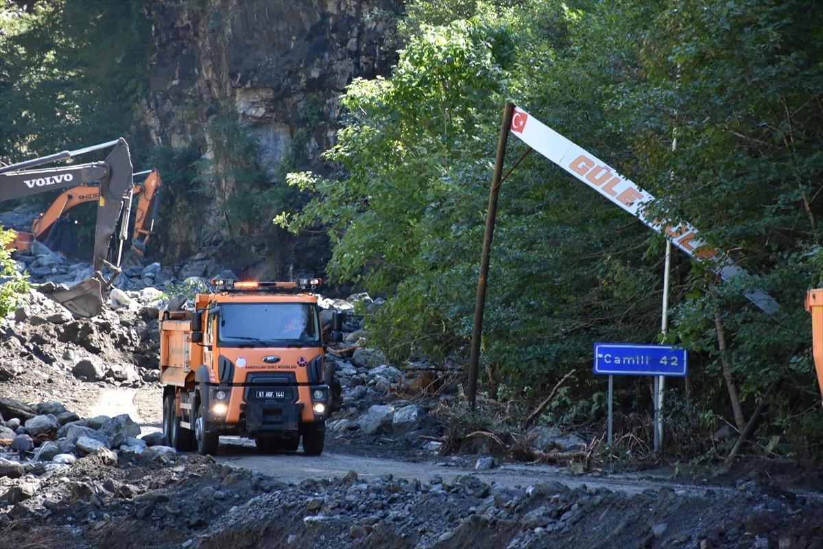 Ulaştırma ve Altyapı Bakanı Abdulkadir Uraloğlu ile Gençlik ve Spor Bakanı Osman Aşkın Bak, selden...