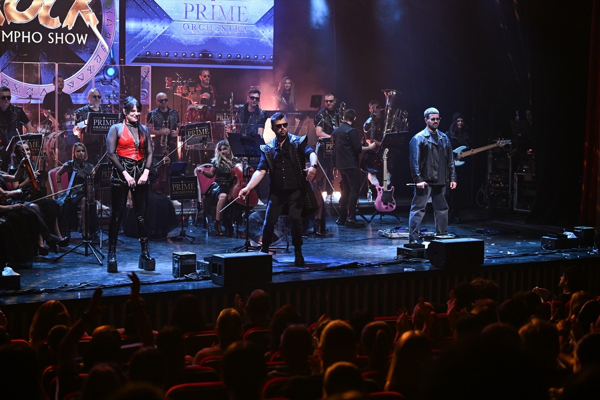 Ülkelerindeki savaştan etkilenen insanlara yardım etmek için Avrupa'nın çeşitli kentlerinde konser...