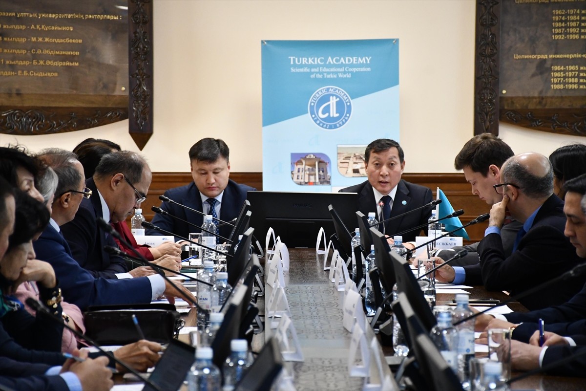 Vahdettin Engin ve Muzaffer Albayrak'ın kaleme aldığı Çanakkale Savaşları'nın önemini anlatan...