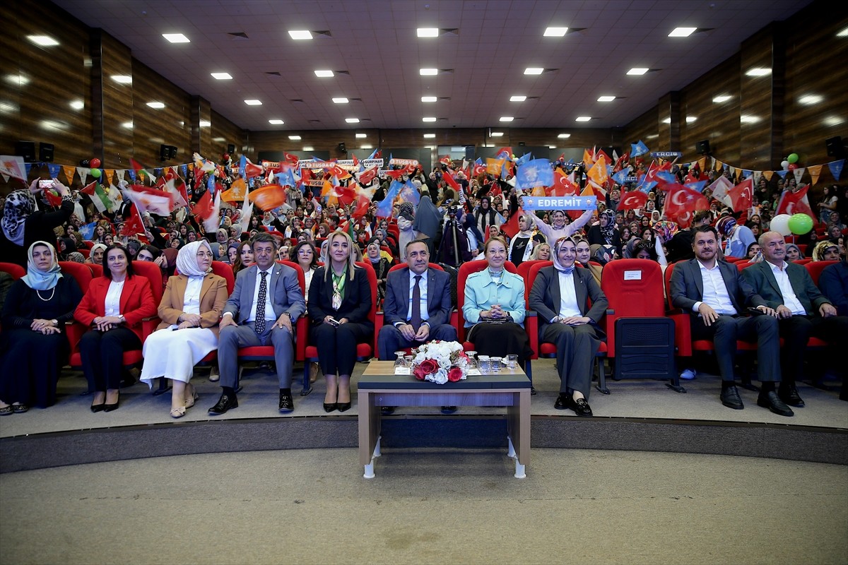 Van'da "AK Parti Kadın Kolları İl Danışma Meclisi Toplantısı" düzenlendi.