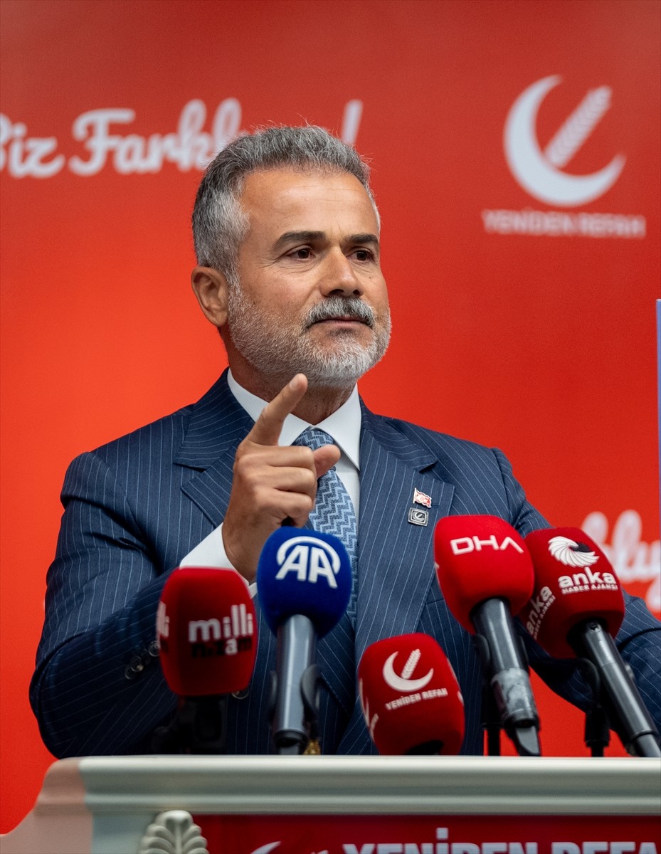 Yeniden Refah Partisi Genel Başkan Yardımcısı Suat Kılıç, parti genel merkezindeki Merkez Yürütme...