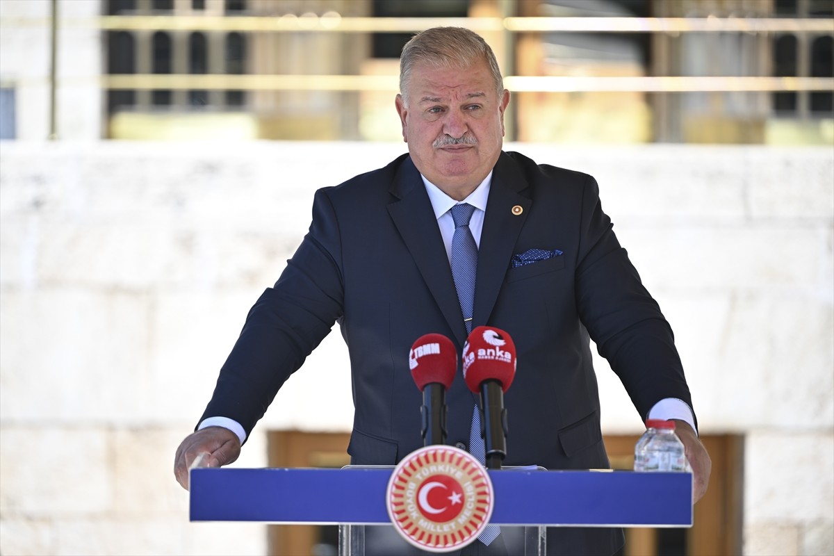 Yeniden Refah Partisi Genel Başkan Yardımcısı ve İstanbul Milletvekili Doğan Bekin, Meclis'te...