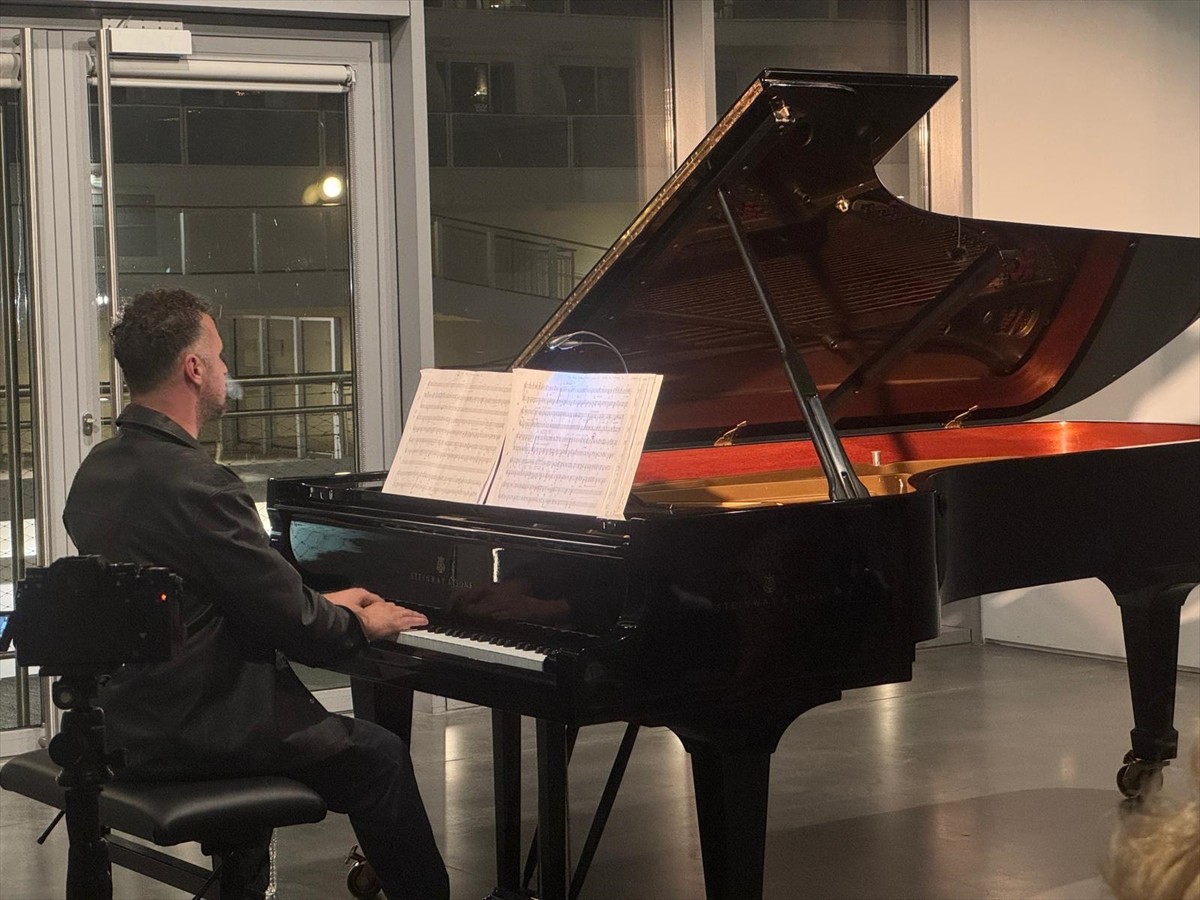 Yunanistan asıllı besteci Dimitris Skyllas, İstanbul Modern'in Uluslararası Misafir Sanatçı...