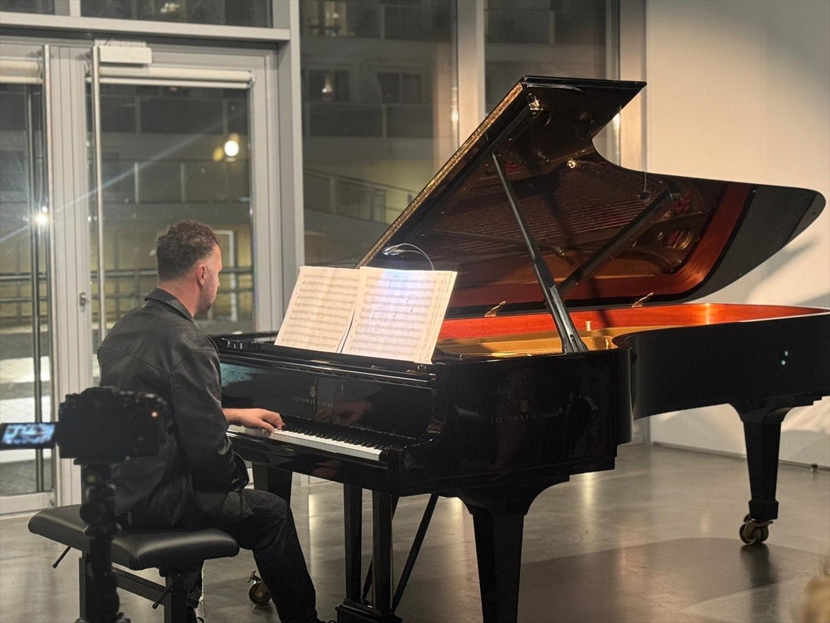 Yunanistan asıllı besteci Dimitris Skyllas, İstanbul Modern'in Uluslararası Misafir Sanatçı...