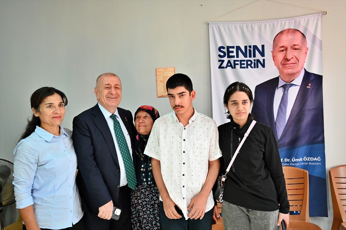 Zafer Partisi Genel Başkanı Ümit Özdağ, Osmaniye'nin Kadirli ilçesinde çeşitli ziyaretler...