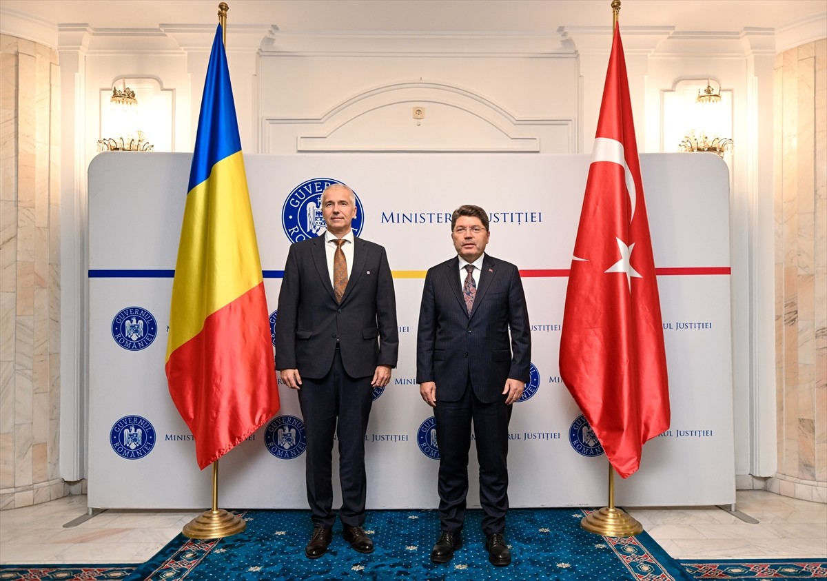Adalet Bakanı Yılmaz Tunç, Romanya ziyareti kapsamında gittiği Bükreş'te, Romanya Adalet Bakanı...