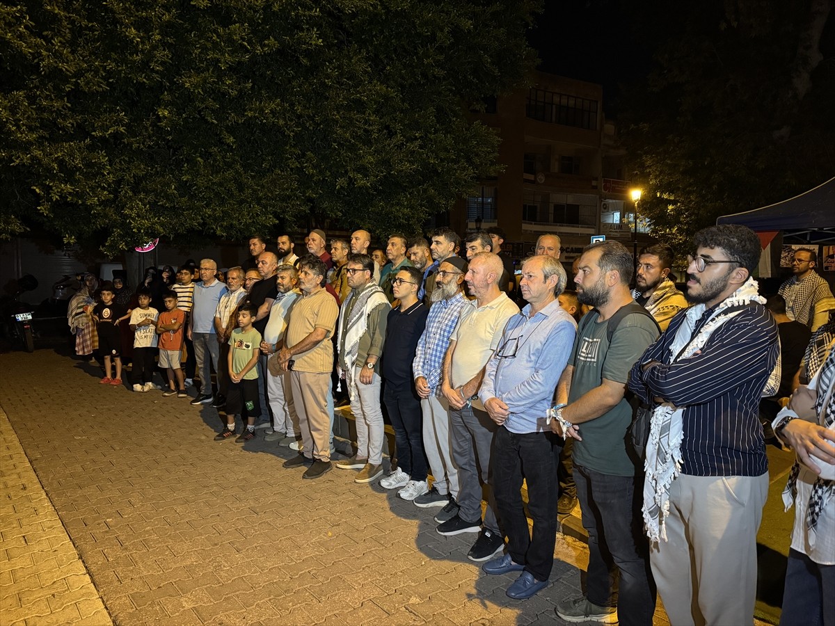 Adana'da İsrail ablukasını kırmak ve insani yardım ulaştırmak amacıyla Gazze'ye doğru yol alan...