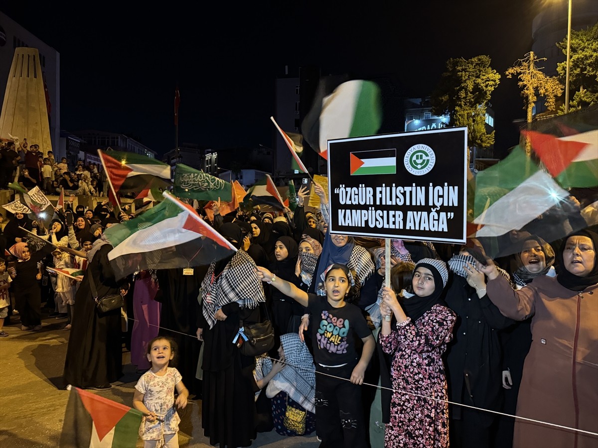 Adana'da İsrail ablukasını kırmak ve insani yardım ulaştırmak amacıyla Gazze'ye doğru yola çıkan...