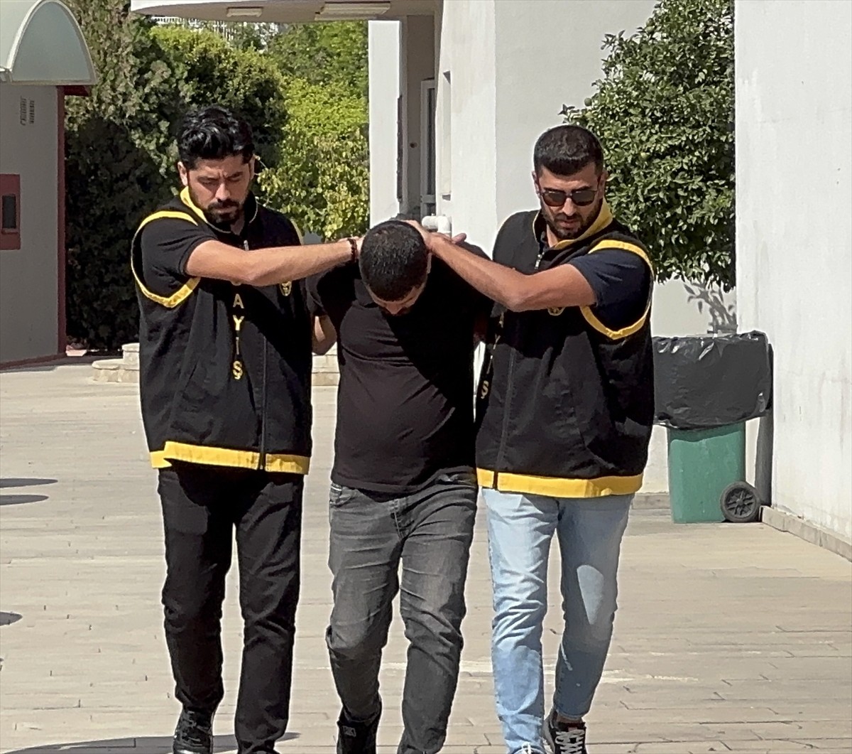 Adana'nın merkez Çukurova ilçesinde çıkan bıçaklı kavgada 1 kişiyi öldüren zanlı Seyfi E...