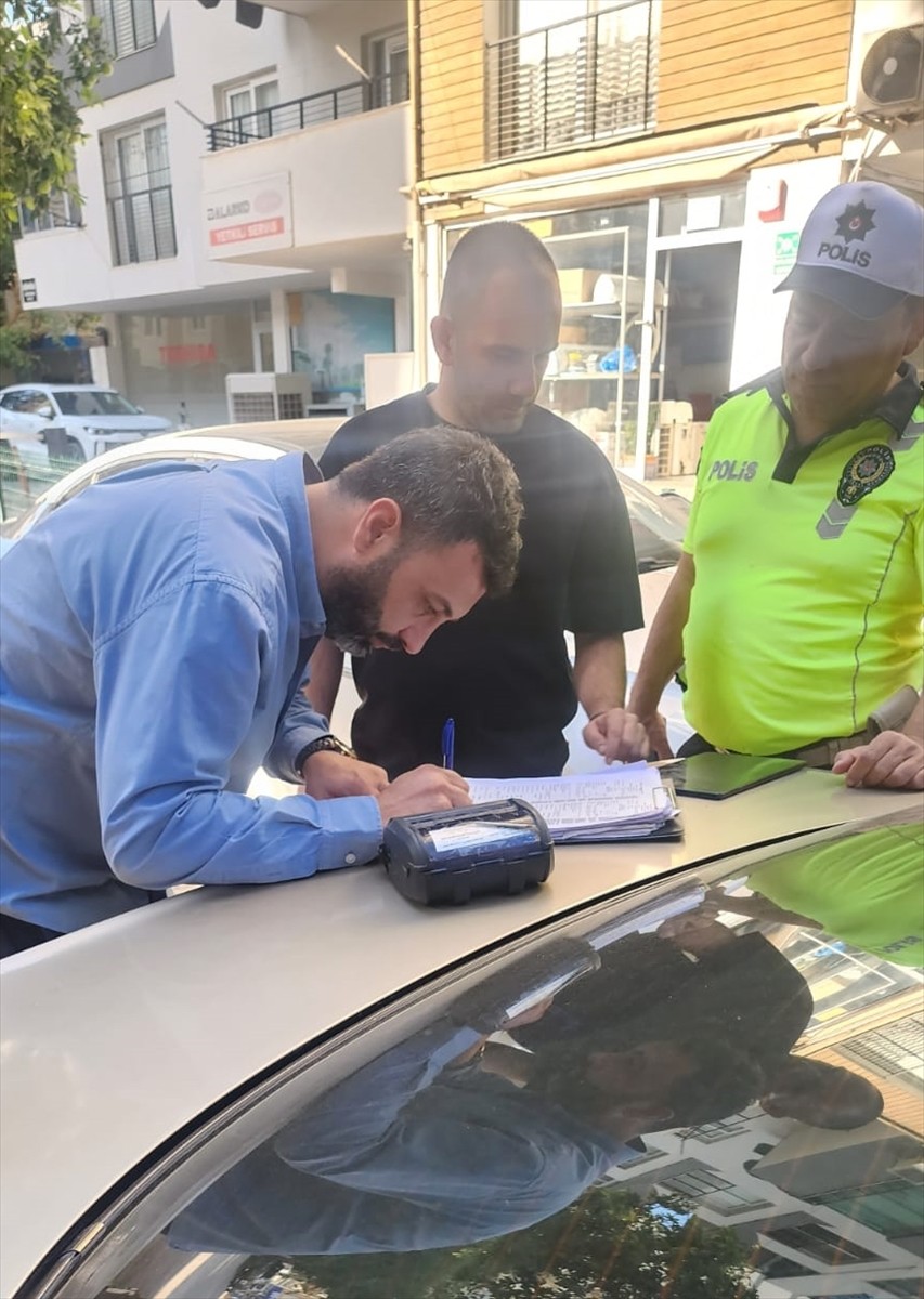 Adana'nın merkez Seyhan ilçesinde otomobiliyle ters yönde giden sürücüye 46 bin 621 lira ceza...