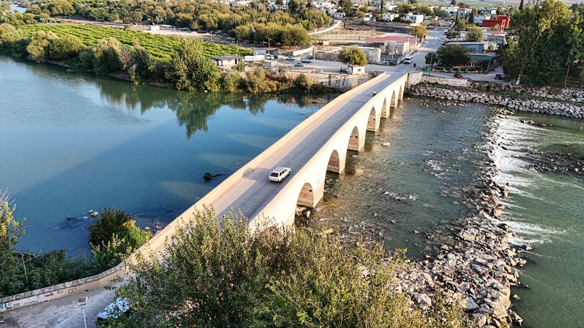 Adana'nın merkez Yüreğir ilçesinde balık ölümleri görülen Ceyhan Nehri'nin bir bölümünde inceleme...