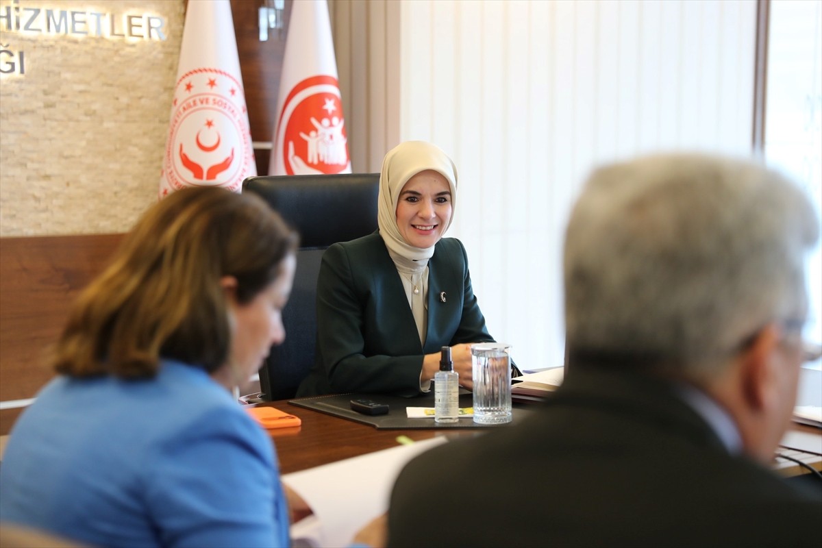Aile ve Sosyal Hizmetler Bakanı Mahinur Özdemir Göktaş, aile yapısının güçlendirilmesine yönelik...