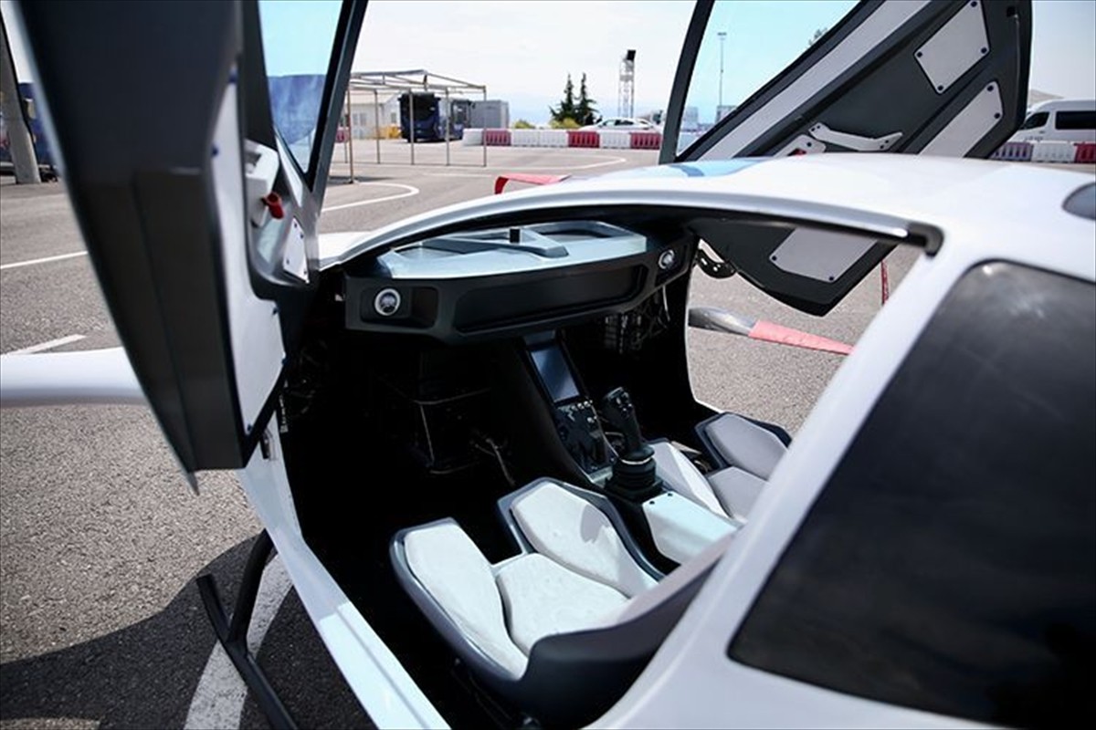 AirCar Teknoloji ve Havacılık AŞ tarafından geliştirilen yerli iki kişilik uçan araba AirCar'ın...