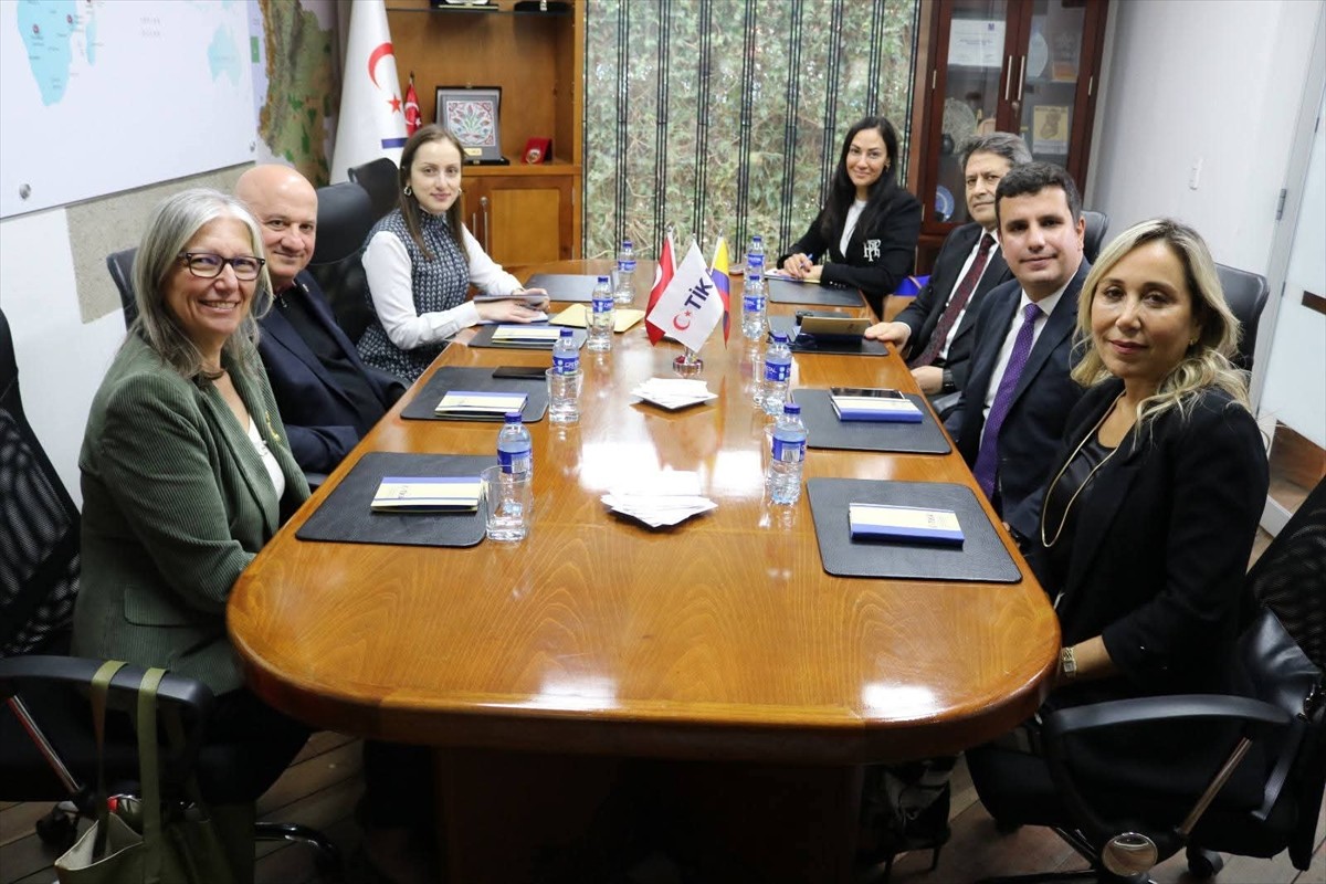 AK Parti Antalya Milletvekili ve AND Parlamentosu Türk Grubu Başkanı Tuba Vural Çokal (sağda)...