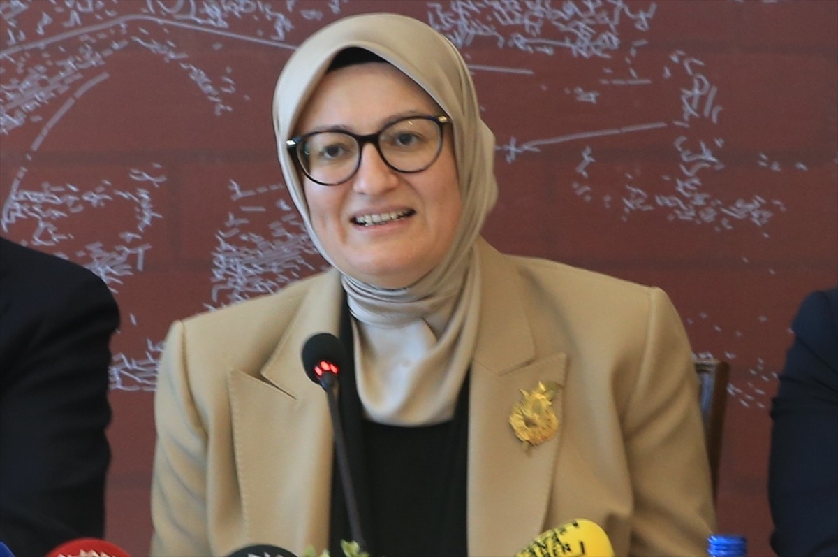 AK Parti Genel Başkan Yardımcısı Belgin Uygur, Kahramanmaraş'taki Şairler Tepesi'nde düzenlenen...