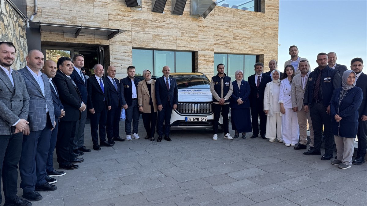 AK Parti Genel Başkan Yardımcısı Belgin Uygur, Kahramanmaraş'taki Şairler Tepesi'nde düzenlenen...