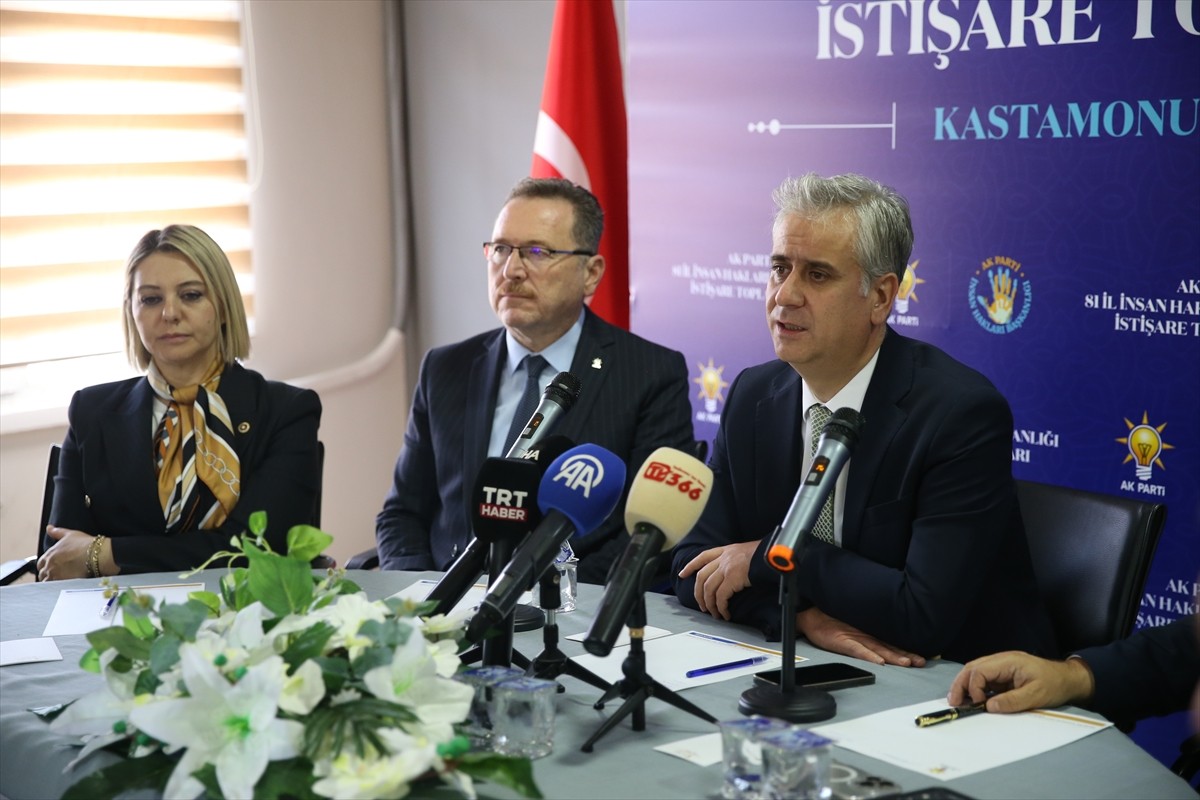 AK Parti Genel Başkan Yardımcısı Hasan Basri Yalçın (sağda), AK Parti Kastamonu İl Başkanlığı'nda...