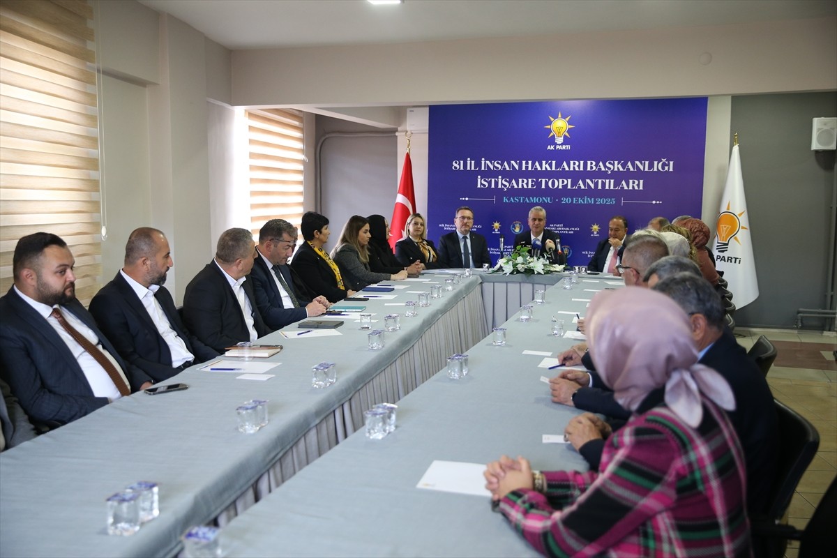 AK Parti Genel Başkan Yardımcısı Hasan Basri Yalçın (sağda), AK Parti Kastamonu İl Başkanlığı'nda...