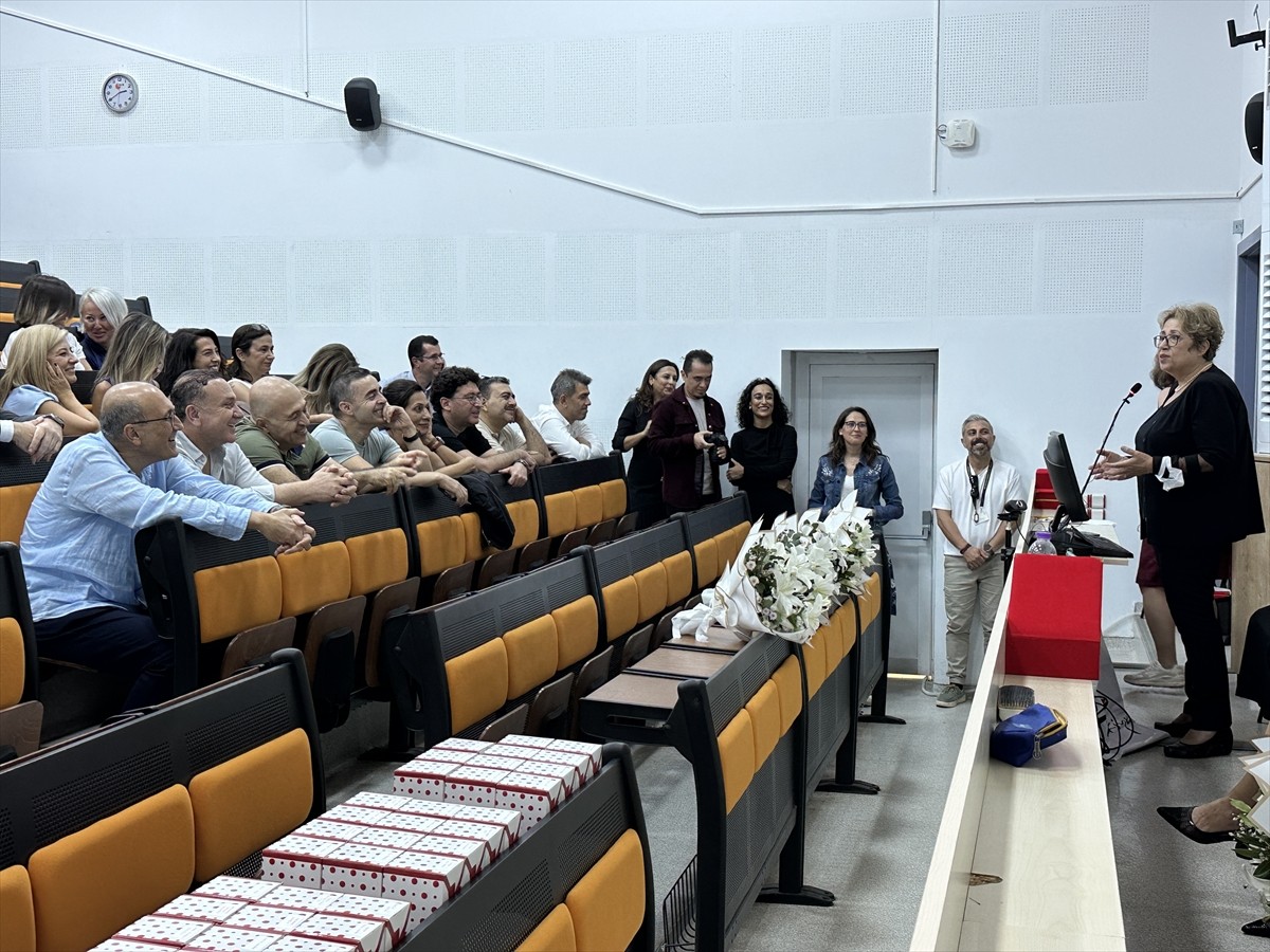 Akdeniz Üniversitesi Tıp Fakültesi'nden 2000 yılında mezun olan doktorlar, 25 yıl sonra aynı...