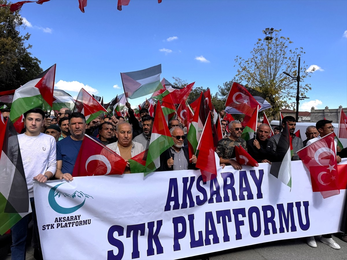 Aksaray'da İsrail'in Gazze'ye yönelik saldırılarına tepki amacıyla yürüyüş düzenlendi. Aksaray...