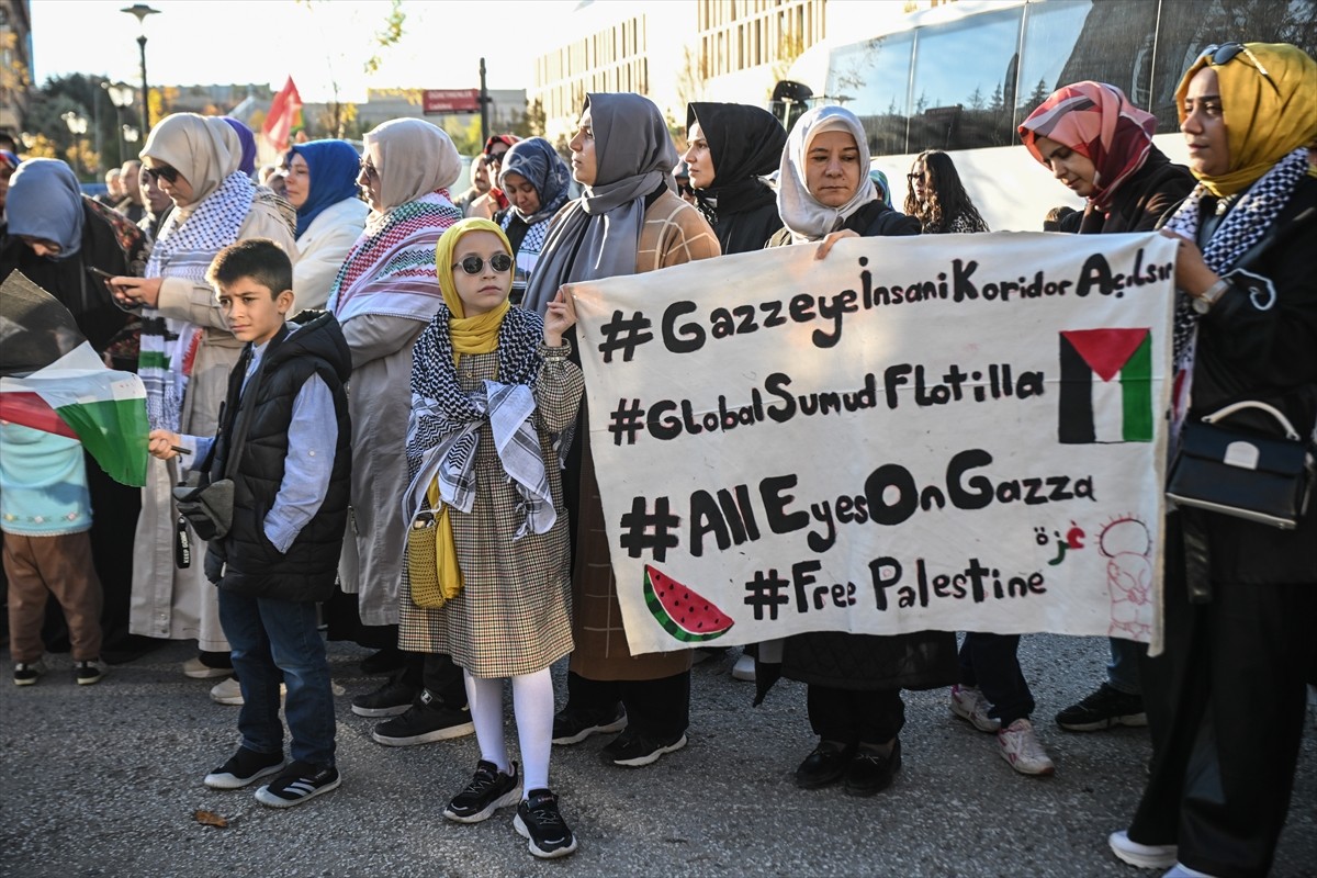 Ankara Filistin Dayanışma Platformu (ANFİDAP) üyeleri, İsrail'in ateşkesi ihlal ederek Gazze'ye...