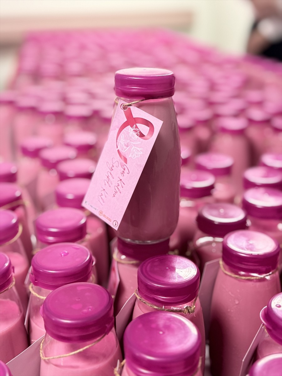  Antalya'da, bazı sebze ve meyvelerden pembe içecek hazırlanarak, sağlıklı beslenme, düzenli...