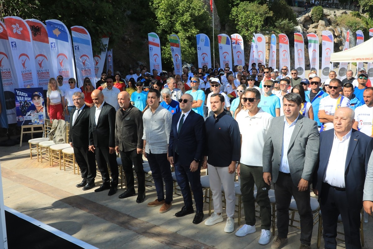 Antalya'nın Alanya ilçesinde düzenlenen 13. Dünya Yamaç Paraşütü Hedef Şampiyonası tamamlandı....