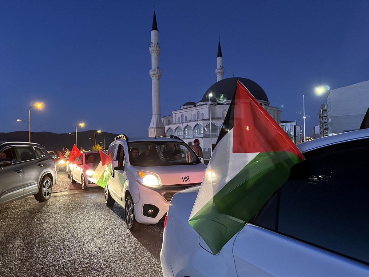 Ardahan'da Gazze'ye insani yardım ulaştırmak için yola çıkan ve İsrail'in saldırısına uğrayan...