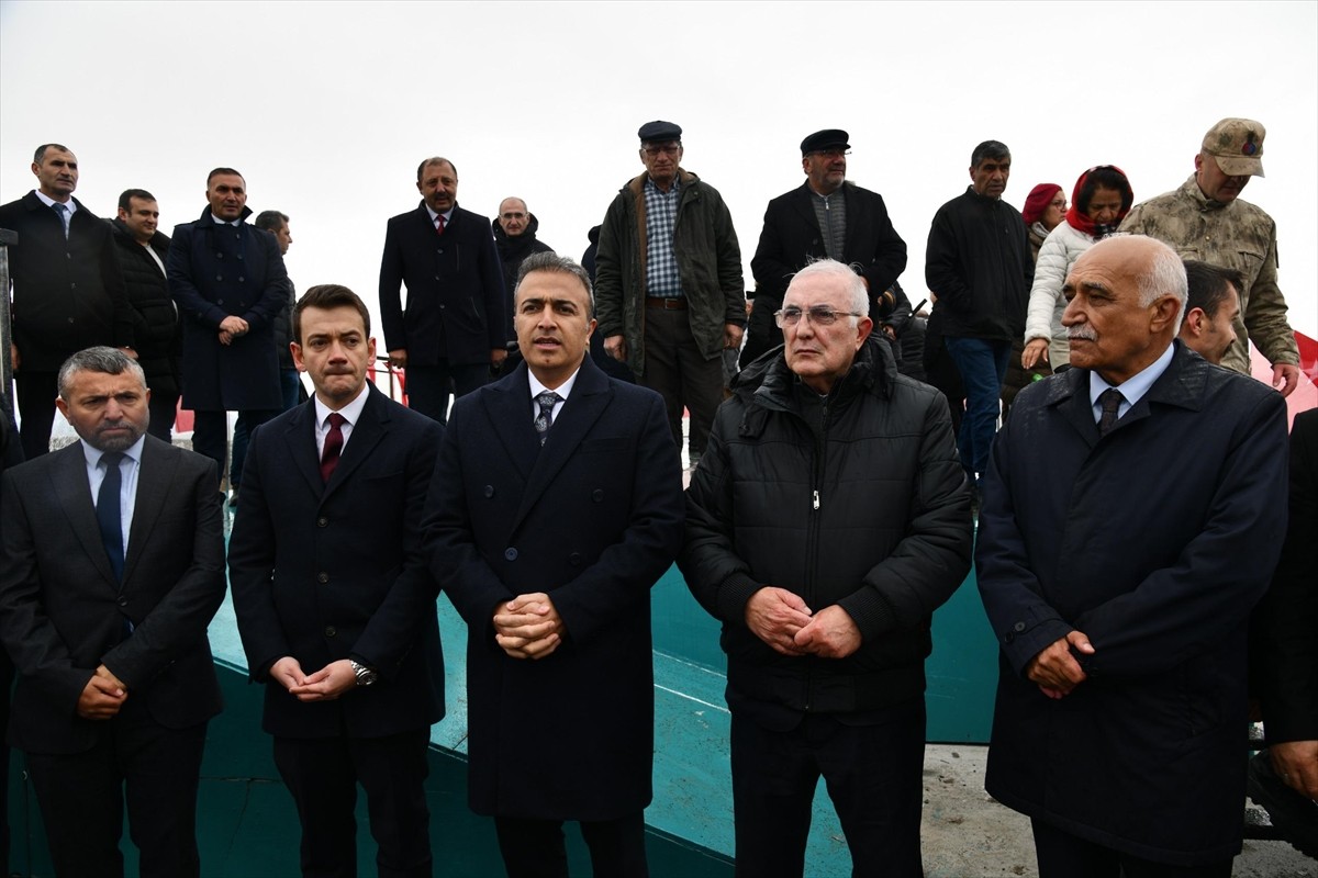 Ardahan'ın Çıldır ilçesindeki Karaçay Kanyonu'nda, tarihi Şeytan Kalesi'nin de izlenebileceği...