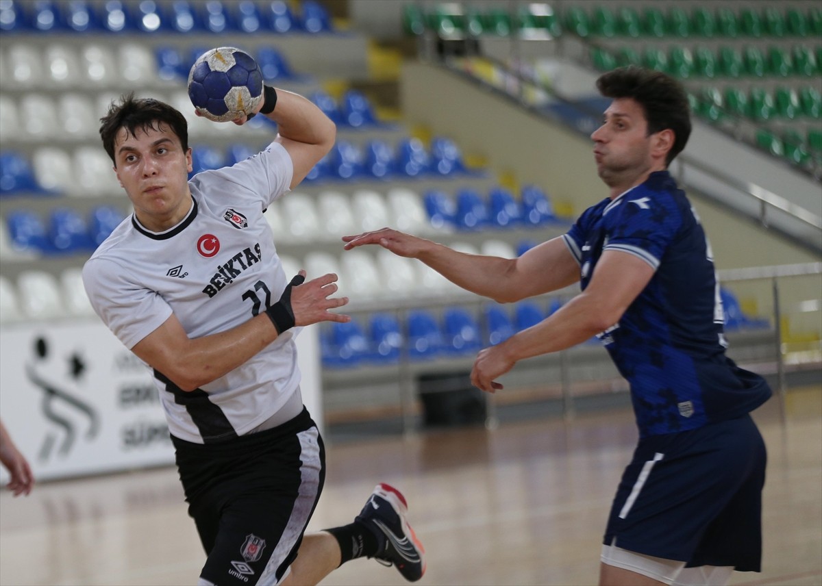Ardventure Hentbol Erkekler Süper Ligi'nin 7. haftasında Rize Belediyespor, Yenişehir Spor...