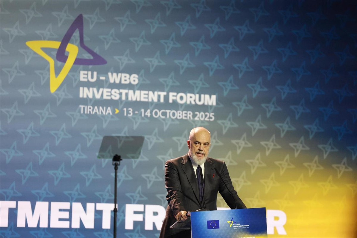 Arnavutluk'un başkenti Tiran'da "Avrupa Birliği (AB)-Batı Balkanlar Yatırım Forumu" başladı....