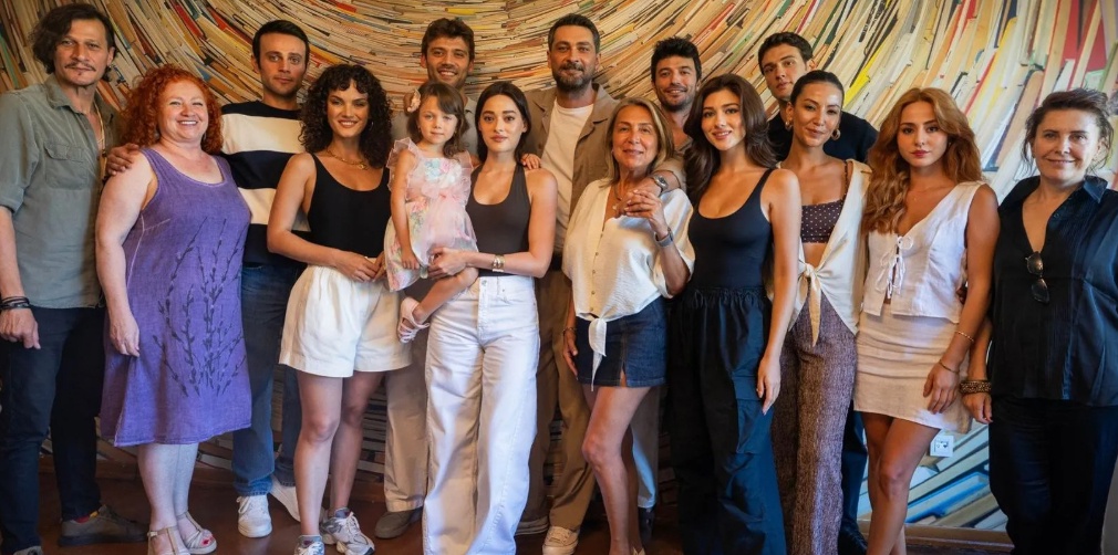 ATV 'Aynadaki Yabancı' İçin Nefesler Tutuldu: Hafızasını Kaybeden Bir Kadın ve İki Aşk Arasında Sır Perdesi