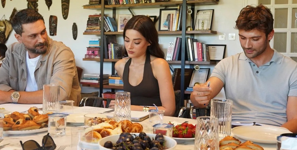 ATV'nin Yeni Fenomeni 'Aynadaki Yabancı' Tartışmaları Başlattı: Uyarlama mı, Yoksa Gerçek Bir Hayat Hikayesi mi?