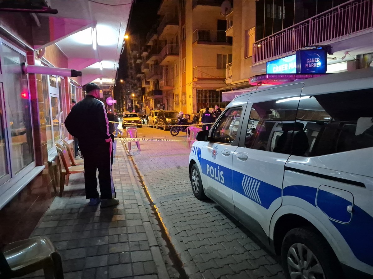 Aydın'ın Efeler ilçesinde çıkan silahlı kavgada yaralanan kişi hastaneye kaldırıldı. İhbar üzerine...