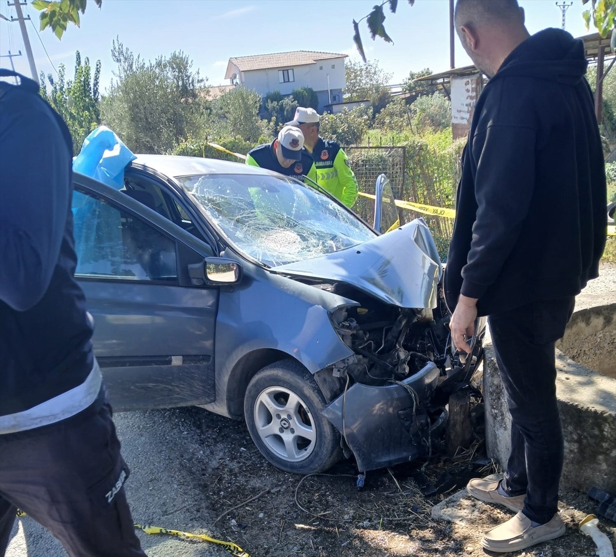 Aydın'ın Germencik ilçesinde sulama kanaletine çarpan otomobilin sürücüsü hayatını kaybetti. İhbar...