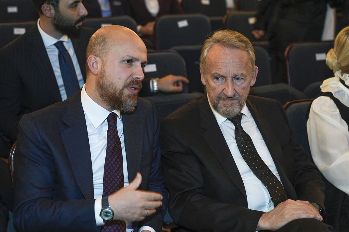 Bağımsız Bosna Hersek'in ilk Cumhurbaşkanı Aliya İzetbegoviç'in doğumunun 100. yılında, "Özgürlüğe...